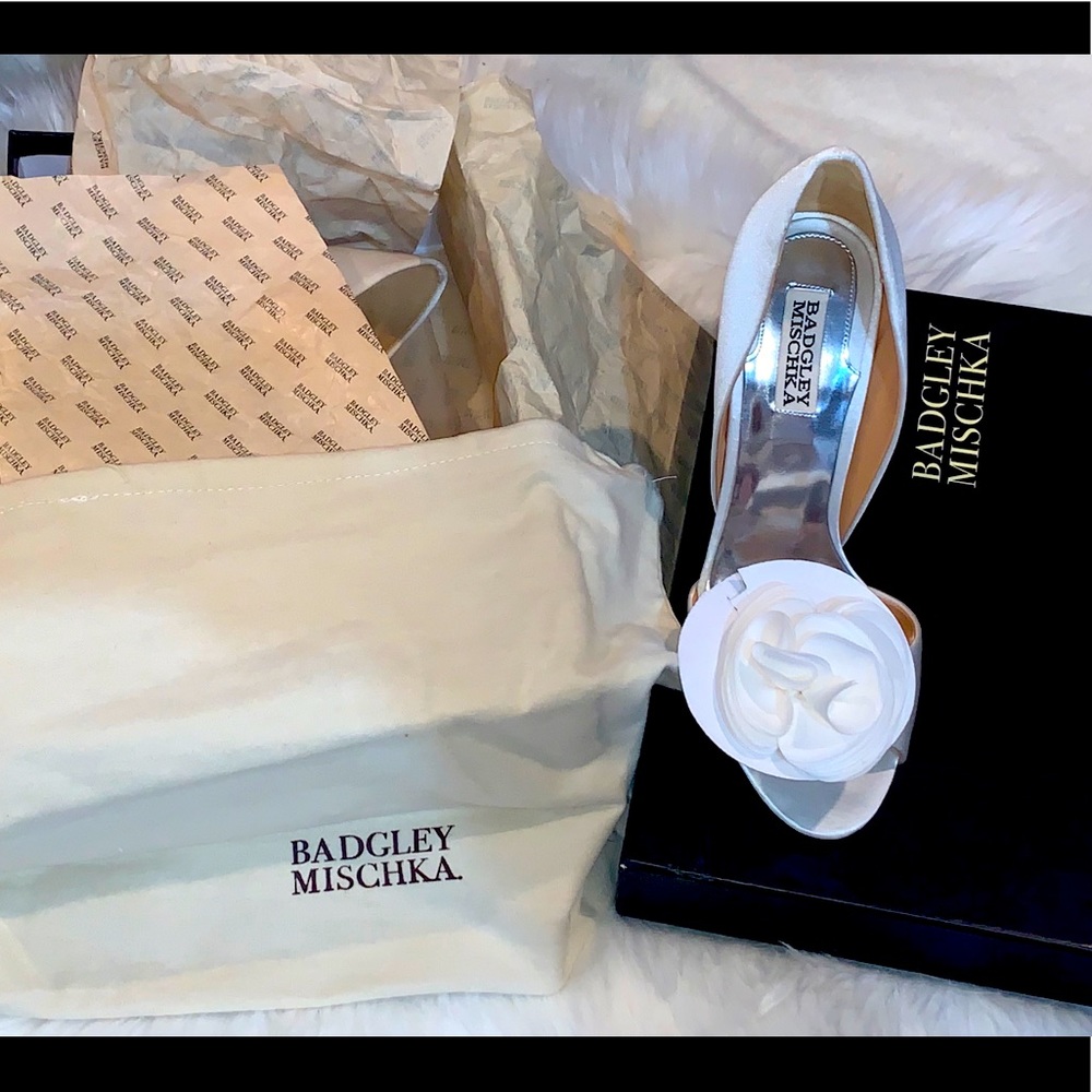 Badgley  Mischka Chiffon Brooch Peep Toe Heel